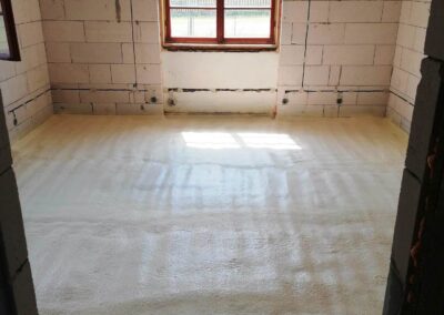zateplení podlahy, izolace PUR pěnou, stříkaná izolace,čím zateplit podlahu, jak zateplit podlahu, jakou tepelnou izolaci, tepelná izolace podlahy