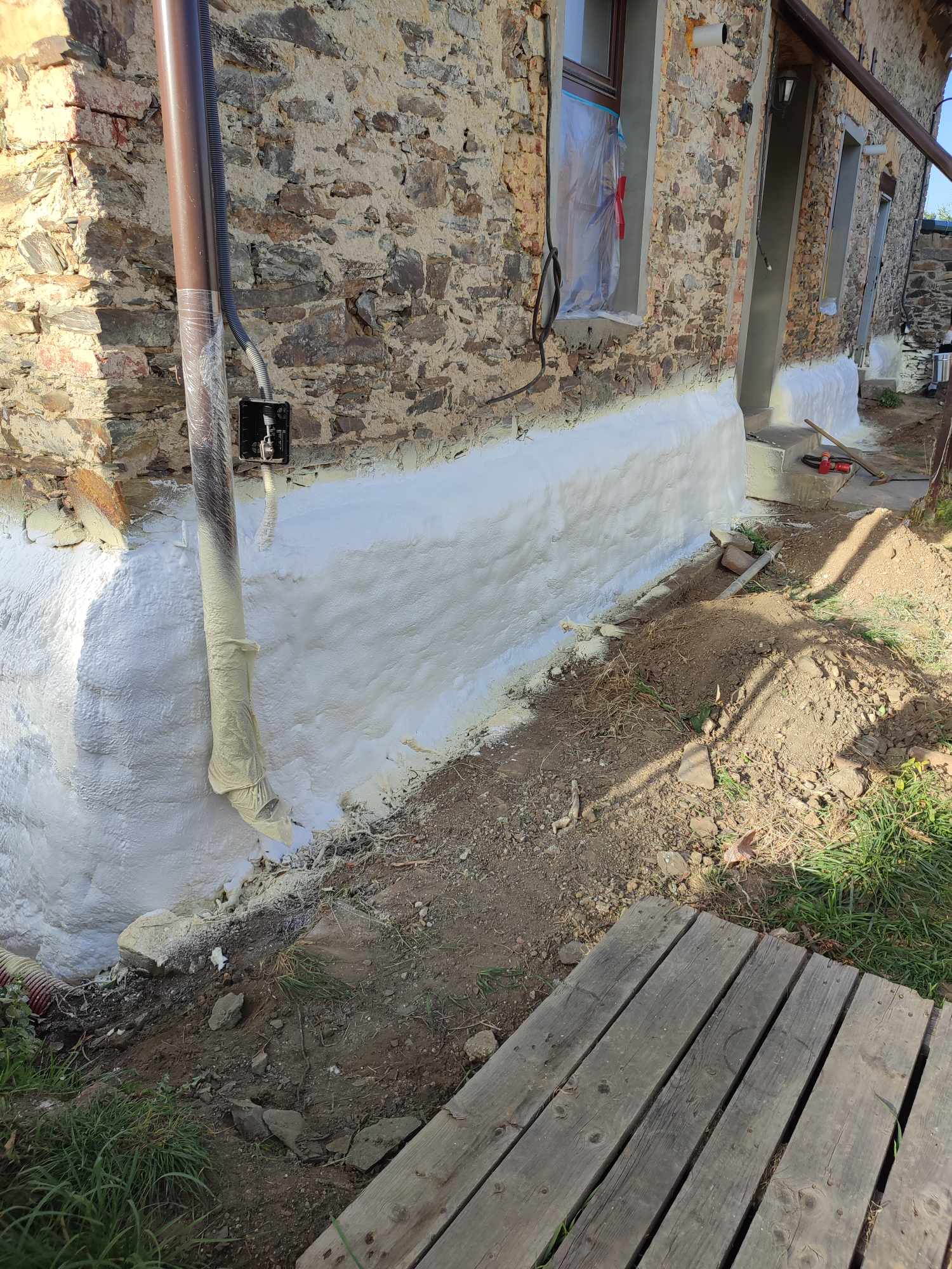 Izolace základů v Praze tvrdou pěnou HARD 